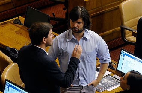 De chile cruzan el círculo estrecho de gabriel boric (35). Boric Style: UDI pide que se ponga corbata y él dice que ...