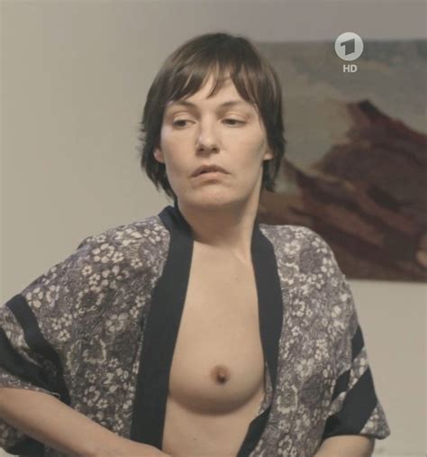 Nicolette Krebitz Ist Nackt Auf Provokanten Fotos Nacktefoto