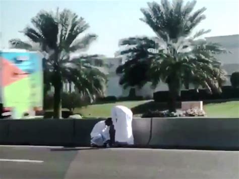Watch How Two Emirati Men Rescue A Stray Cat On A Busy Uae Road Poc