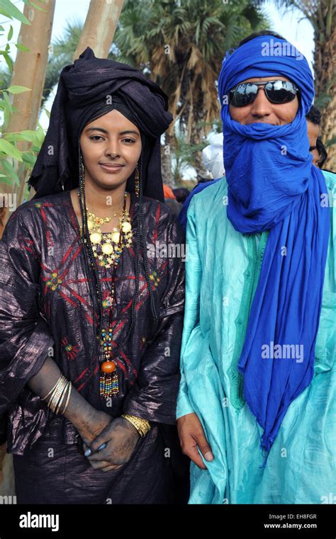Lächelnd Und Glücklich Porträts Männer Frauen Und Kinder Der Tuareg