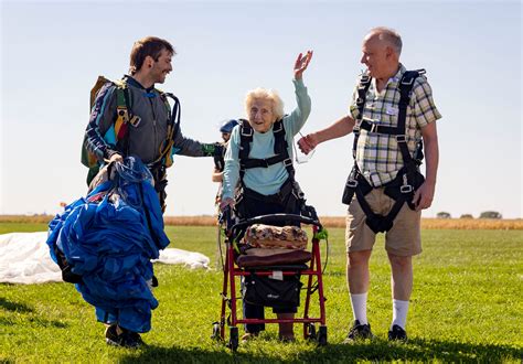 Dorothy Hoffner, 104-Year-Old Record-Breaking Skydiver, Dies | Chicago