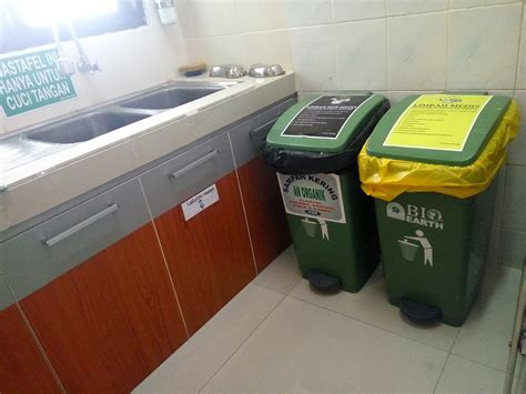 Sanitasi Sanitasi Bak Sampah Medis Dan Bak Sampah Non Medis