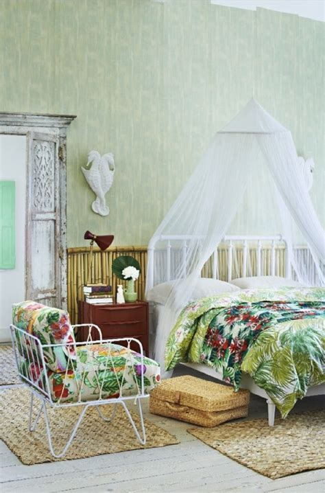 Tropical wallpaper murals, tiki lamps, palm, tree decorations, hibiscus. Tropical Bedrooms: Photos, Ideas, and Tips