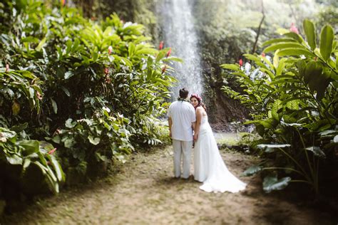 Kauai Wedding Kalihiwai Waterfall And Beach Wedding Venues Hawaii