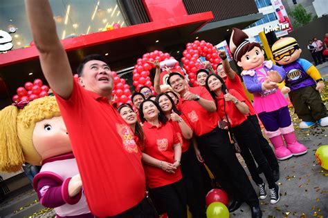 In Photos Jollibee Opens Its 1000th Store