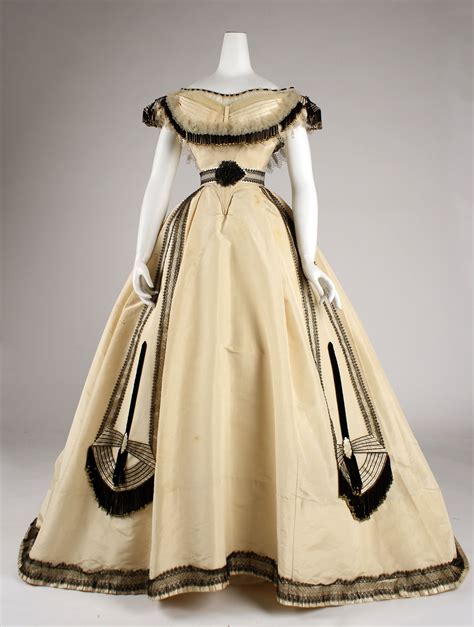 18th-century-fashion-19th-century-fashion,-historical-dresses,-fashion