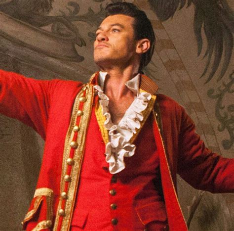 Luke Evans As Gaston Beauty And The Beast 2017 Gaston Beauty And The