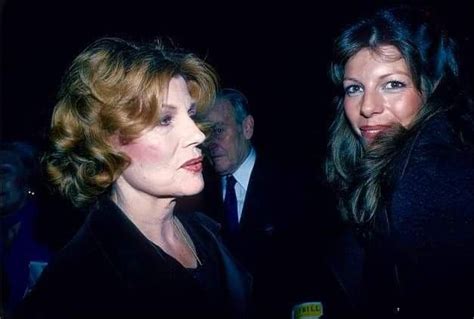Rita Hayworth Aged 60 With Her Daughter Yasmin In New York 1979 Rita Hayworth Yasmin Rita