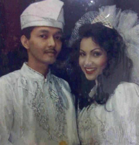 Beliau cukup terkenal dengan siri komedi kiah pekasam yang berjaya meletakkannya sebagai salah seorang pelakon. Gambar perkahwinan Rozita Che Wan | sharing is caring