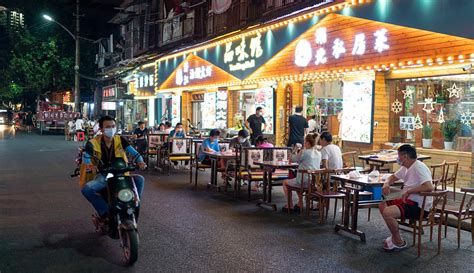 Tetapi di thailand itu berbeda. FOTO: Kehidupan Perkotaan di Wuhan yang Berangsur Kembali ...