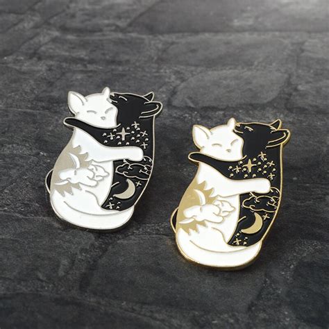 Buy Cute Couple Pin Day And Night Hugging