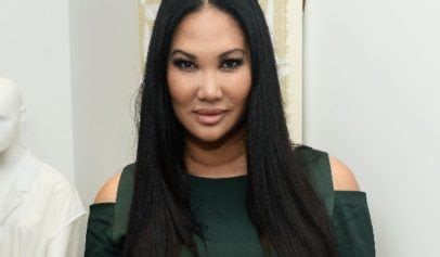 Djimon was married to former fashion model named kimora lee simmons, who is famous as the former wife of russell simmons. Djimon Hounsou's Stance on Marriage Offers Clue to Kimora ...