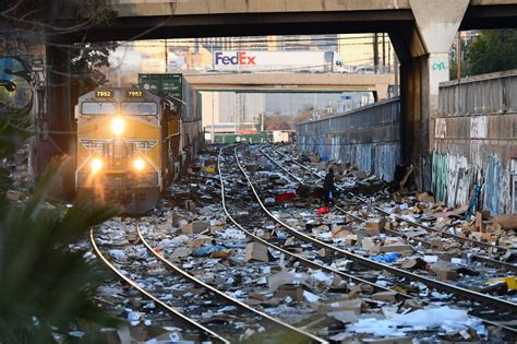 Freight Trains In Los Angeles Looted Daily By Thieves With Impunity