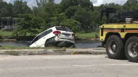 Minivan Driver Dies After Crashing Into Miami River Wsvn 7news
