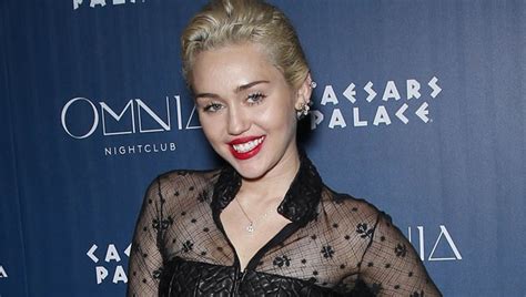 Miley Cyrus Bares Her Breasts In Tribute To Joan Jett