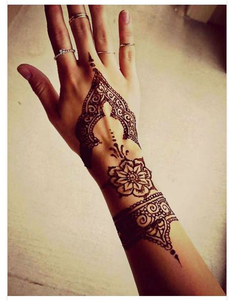 Henna Design On Hand And Wrist Henna Henna Tattoo Designs Henna Tattoo