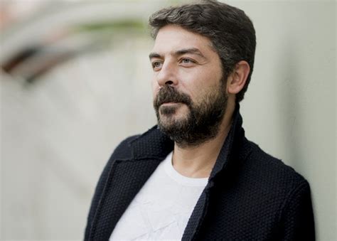 Okul sonrası londra'da arcola theatre bünyesinde çalıştı. Sen Anlat Karadeniz Mustafa (Sinan Tuzcu) Vikipedi ...