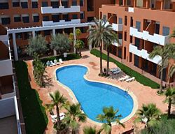 Las habitaciones del hotel parque tropical son amplias, con balcón o terraza amueblados; Apartamentos Parque Tropical - Vera - Almería