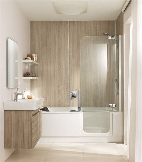 Breites kopfende für höheren liegekomfort. Neue Modelle der Dusch-Badewanne Twinline | Artweger