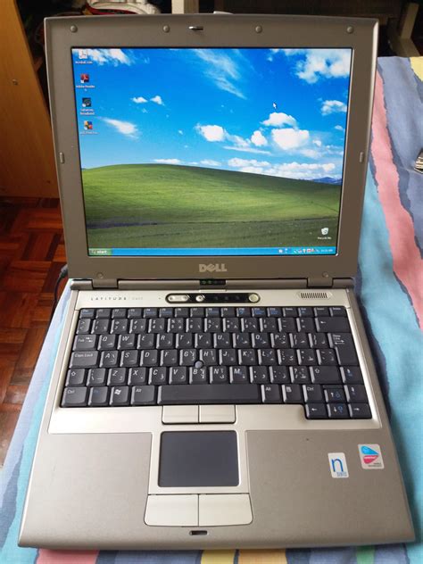 Found My Mums Old Dell Latitude And Its Still Running Windows Xp Rpics