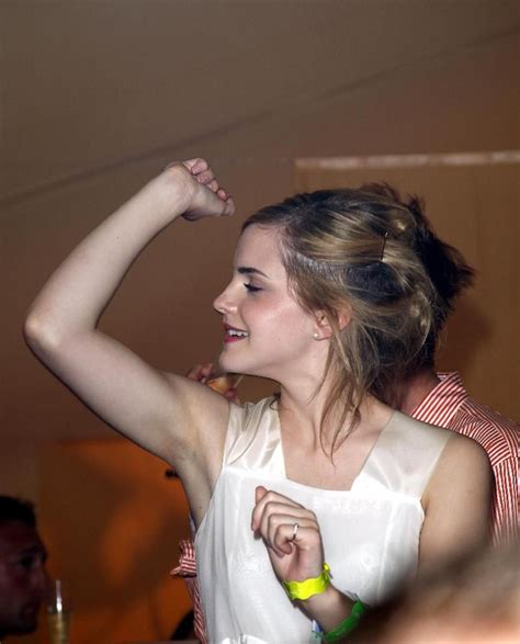 Resultado De Imagem Para Female Celeb Armpit Stubble Emma Watson