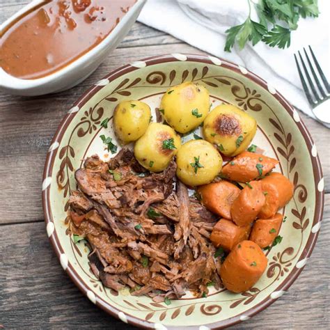 Sunday dinners are commonly thought of being dishes that take a long time to prepare or ones that require a great deal of effort in making. Slow Cooker Italian Pot Roast - Valerie's Kitchen