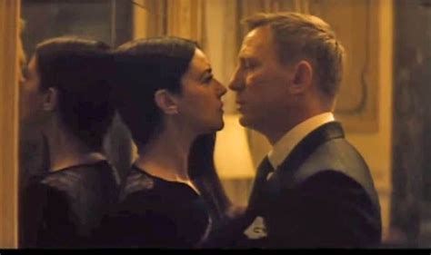 James Bond Spectre Trailer Who Is In Photograph And Monica Belucci Kiss Films Entertainment