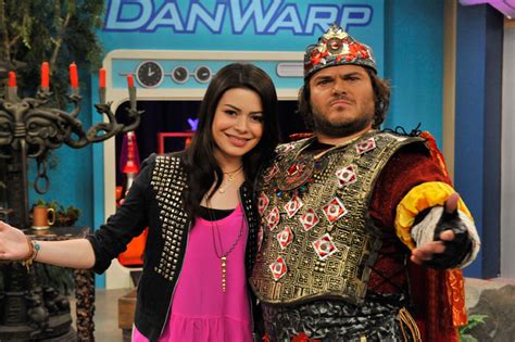 Carly shay led a pretty normal life in seattle. EnterTeenmentNews.com iCarly Feature