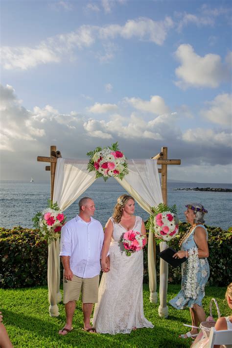 maui wedding planners marry me maui maui weddings how and when to rock the floral arch