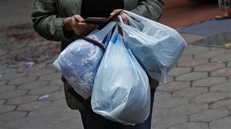 Reusable Bags Slowly Return To Bc Stores As Plastic Ones Used During Pandemic Pile Up Cbc News