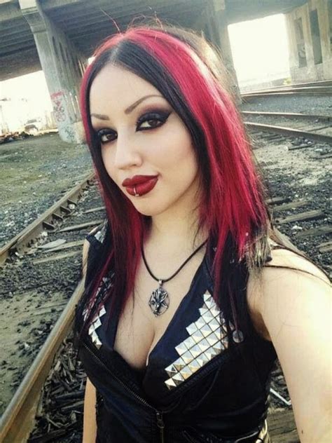 dani divine alt model from london gothic tops goth women goth girls heavy metal actors