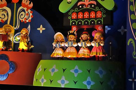 Disneyland Its A Small World Dolls English Lessons