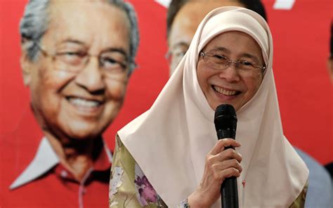 Born 3 december 1952) is a malaysian politician. Wan Azizah bantu kempen hari pertama PH untuk PRK Tanjung ...