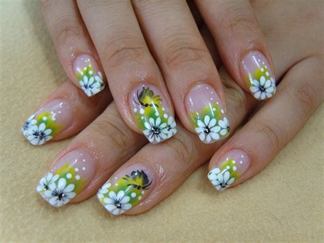Because everybody loves flowers, these gorgeous nail art designs are perennial. Flower Designs Nail Art - Your Getaway to Beautiful Nails