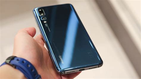 Triple cameras, 20.0mp + 12.0mp dual back cameras and 24.0mp front camera, you can enjoy images with high resolution. Huawei P20 and P20 Pro: First Impressions | Geek Culture