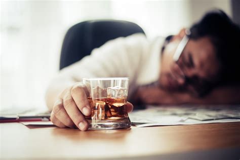 7 Signs Of Alcohol Poisoning You Should Know About Redorbit