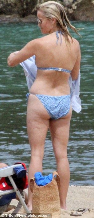 Hot Pic Reese Witherspoon Nice Cleavage In Tiny Bikini After Married With Jim Toth