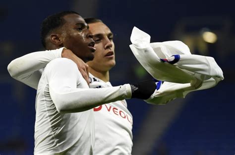 O coração da walkyria e toda sua família está em pedaços. Jean Lucas marca, Lyon vence e vai à semi da Copa da Liga ...
