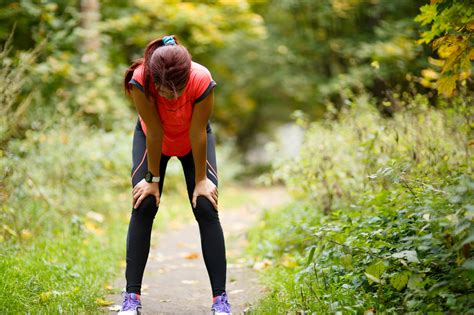 過度な運動で疲れた女性 ダイエット魂