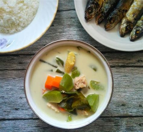 Ciri khas sayur lodeh yakni racikan bumbunya menggunakan santan kental dan rasanya cenderung pedas, namun cita rasanya sungguh spesial maknyus, yuk belajar membuatnya. Ide 26+ Cara Membuat Empal Sayur