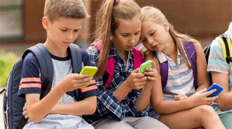 Cinco De Cada Diez JÓvenes Tienen El Celular En La Mano 12 Horas Por