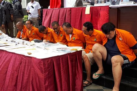 Contohnya, jika seseorang beranggapan bahwa tanah yang anda jual sesuai untuk perumahan mewah, harganya bisa lebih tinggi ketimbang tanah yang hanya cocok untuk perumahan biasa. Sindikat Penipu Jual Beli Rumah dan Tanah Kembali Ditangkap