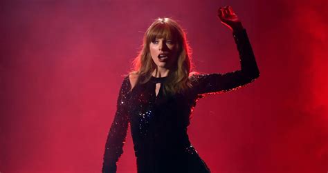 Taylor Swift Opens Amas 2018 With ‘i Did Something Bad Video 2018
