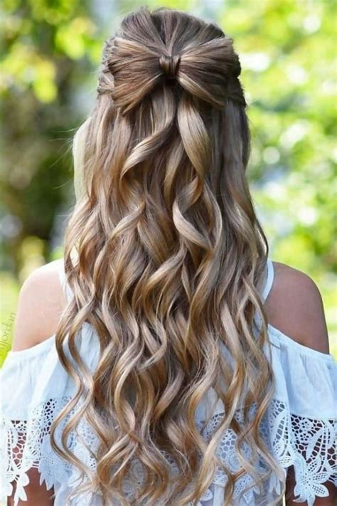 Embracing The Luscious Waves Easy Hair Styles Long Curly Hair Chick About Town