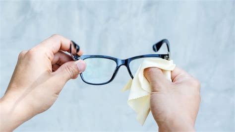 how to clean eyeglasses with vinegar [4 simple steps to follow]
