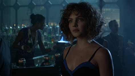 Camren Bicondova Nue Dans Gotham