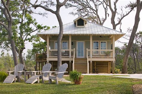 Small house floor plans are usually affordable to build and can have big curb appeal. Designing the Small House - Buildipedia