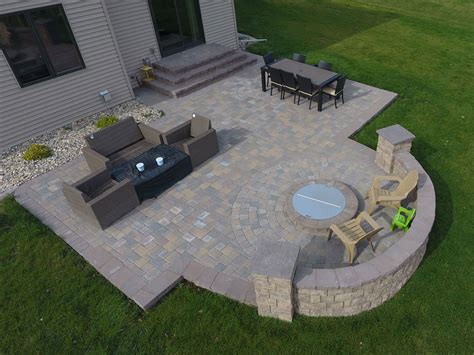 Fire Pit With Seat Wall And Paver Patio Brick Walkway Diy Driveways
