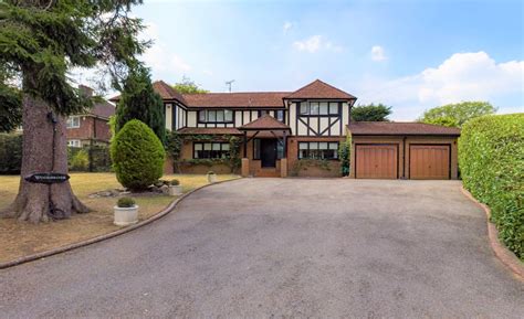 4 bedroom detached house for sale in kingswood