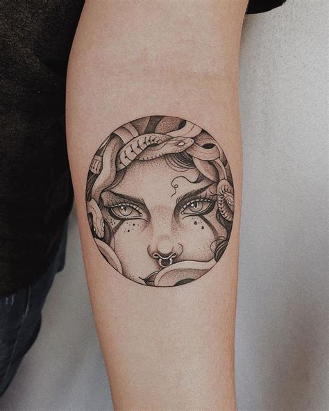 25 Medusa Tattoo Design Ideas With Meaning Medusa Tattoo Medusa Tattoo